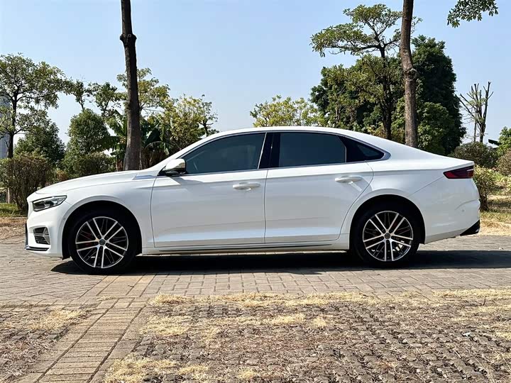 Фото 7 - Geely Preface