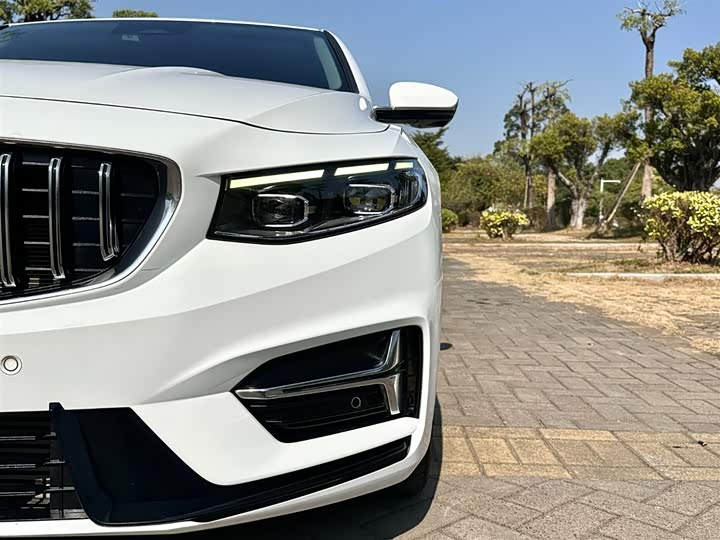 Фото 9 - Geely Preface