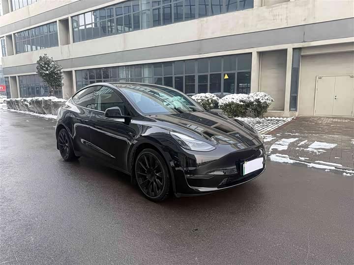 Фото 3 - Tesla Model Y