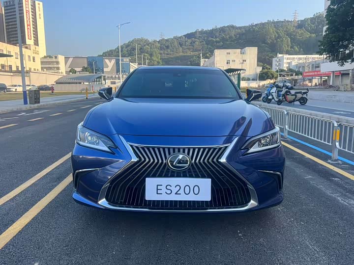 Фото 2 - Lexus ES