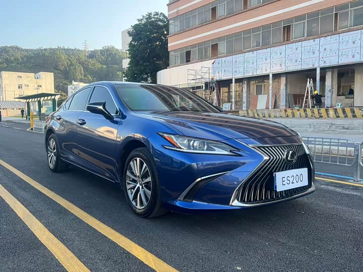 Фото 3 - Lexus ES