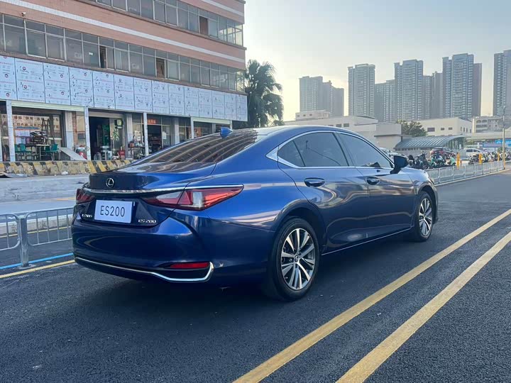 Фото 7 - Lexus ES