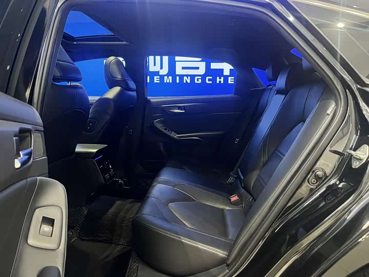 Фото 6 - Toyota Avalon