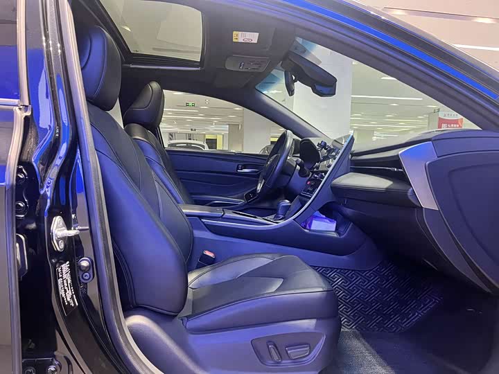 Фото 8 - Toyota Avalon