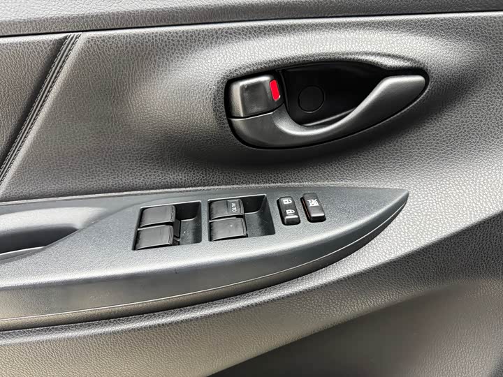 Фото 13 - Toyota Vios