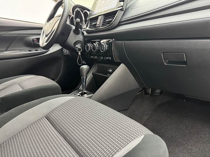 Фото 27 - Toyota Vios