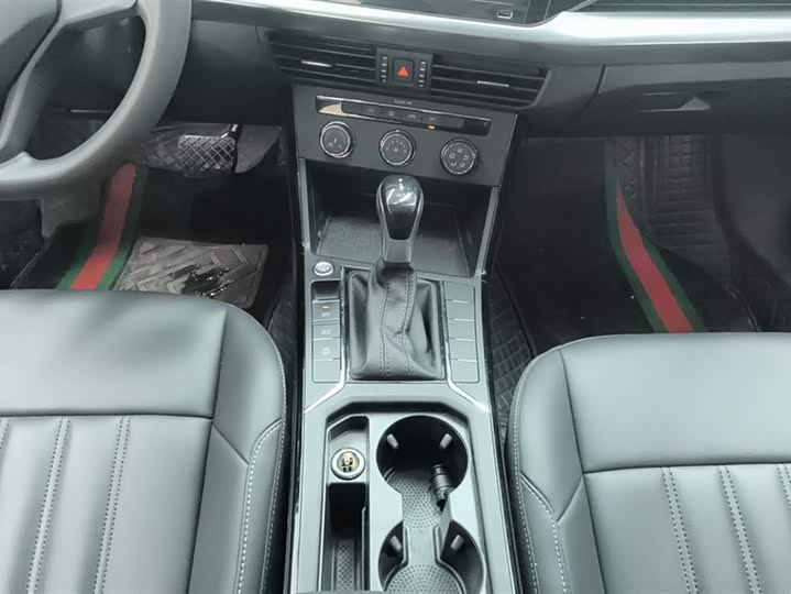 Фото 16 - Volkswagen Passat