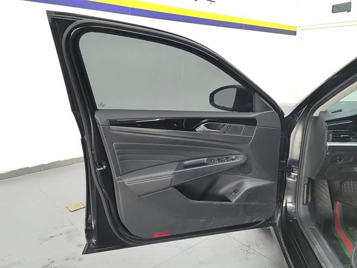 Фото 7 - Volkswagen Passat