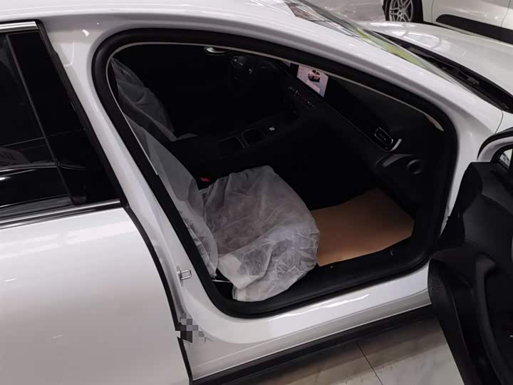 Фото 11 - Roewe D7