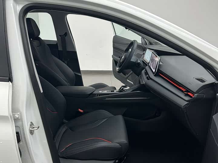 Фото 4 - Geely Binrui