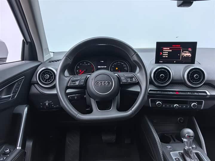 Фото 10 - Audi Q2L