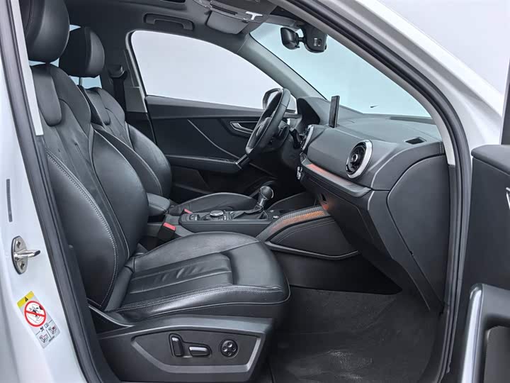 Фото 13 - Audi Q2L