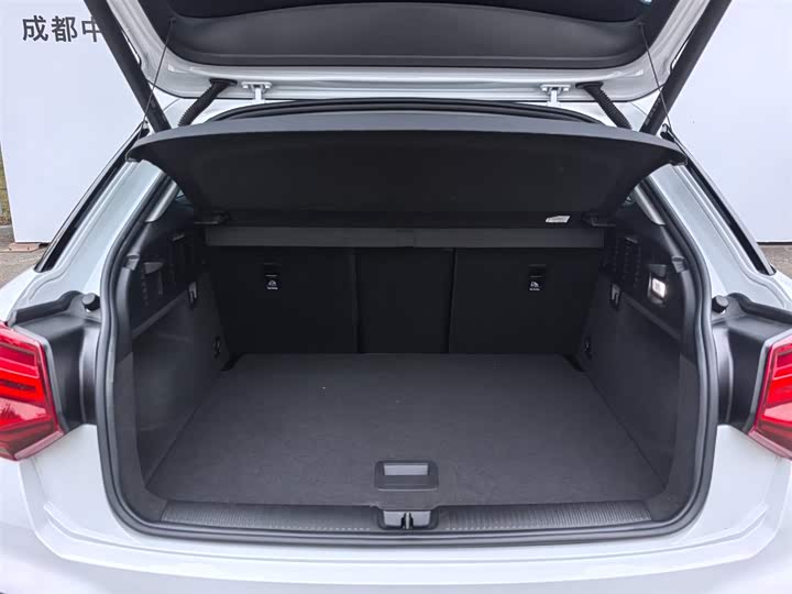 Фото 18 - Audi Q2L