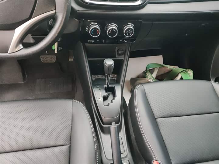 Фото 14 - Toyota Vios