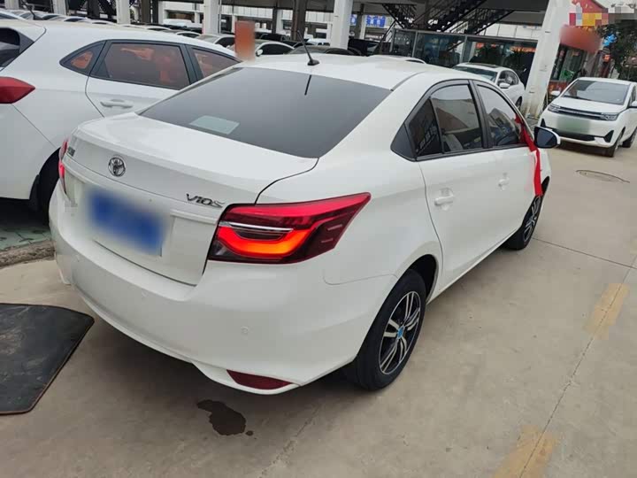 Фото 7 - Toyota Vios