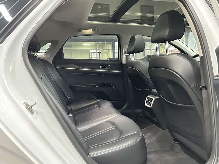 Фото 11 - Kia K5