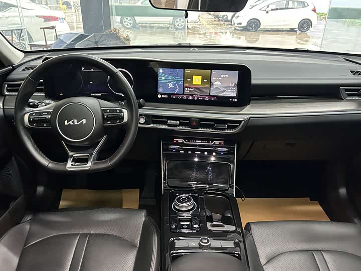 Фото 13 - Kia K5