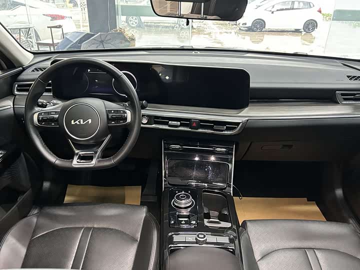 Фото 14 - Kia K5