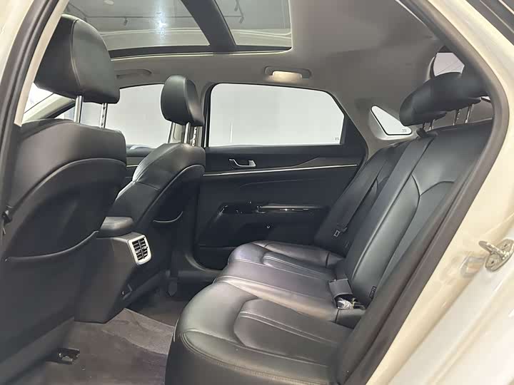 Фото 15 - Kia K5