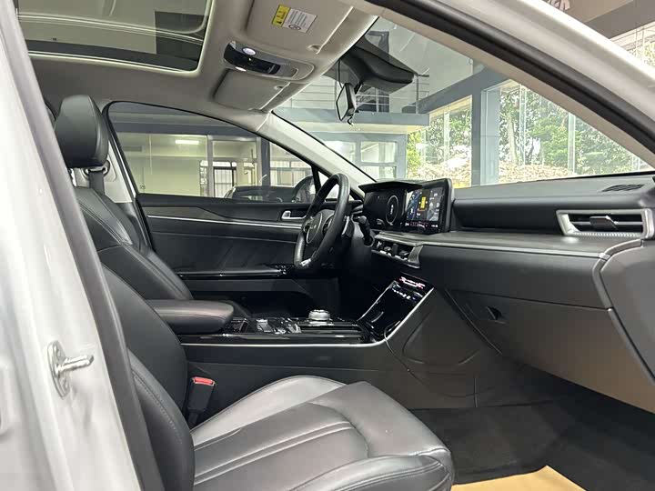 Фото 17 - Kia K5