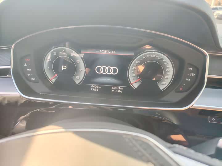 Фото 12 - Audi A8