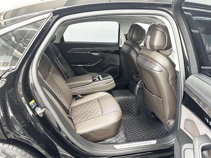 Фото 15 - Audi A8