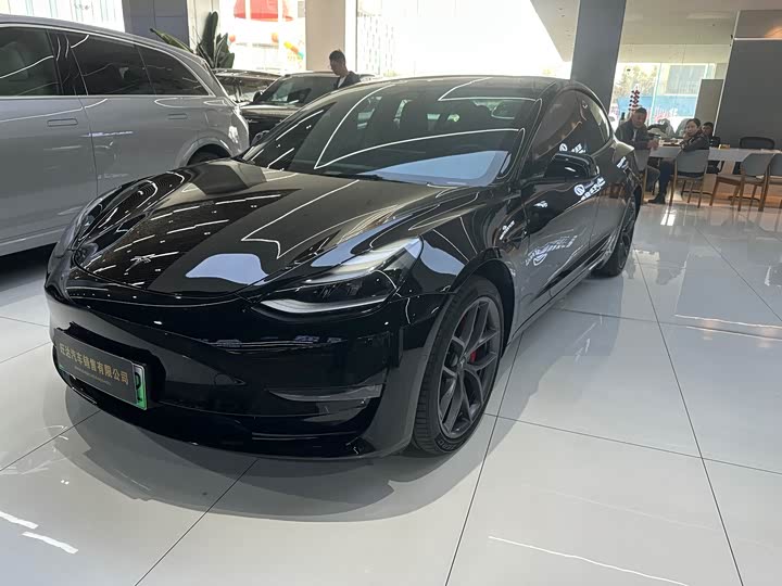 Фото 1 - Tesla Model 3