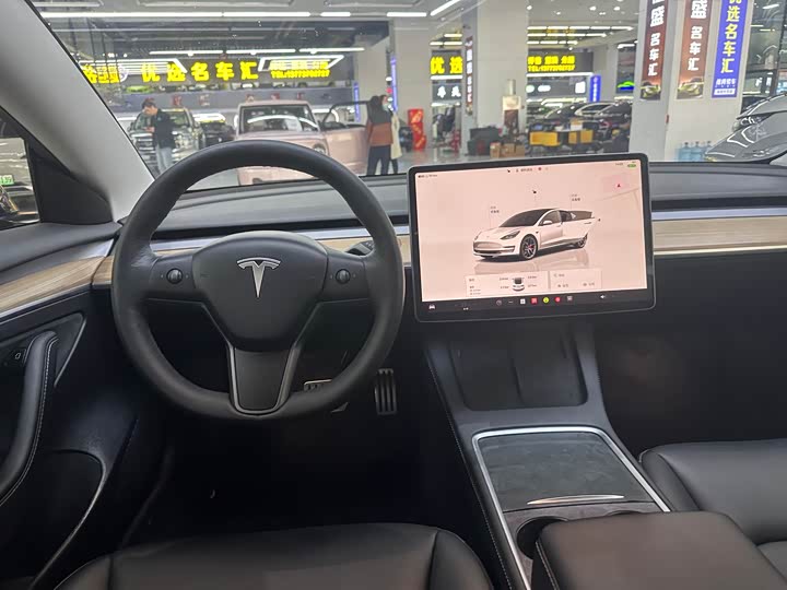 Фото 12 - Tesla Model 3