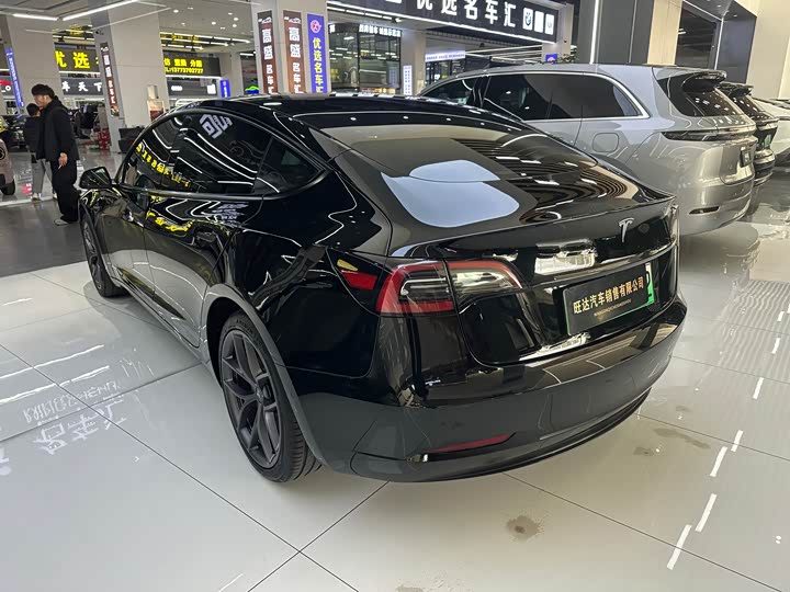 Фото 16 - Tesla Model 3