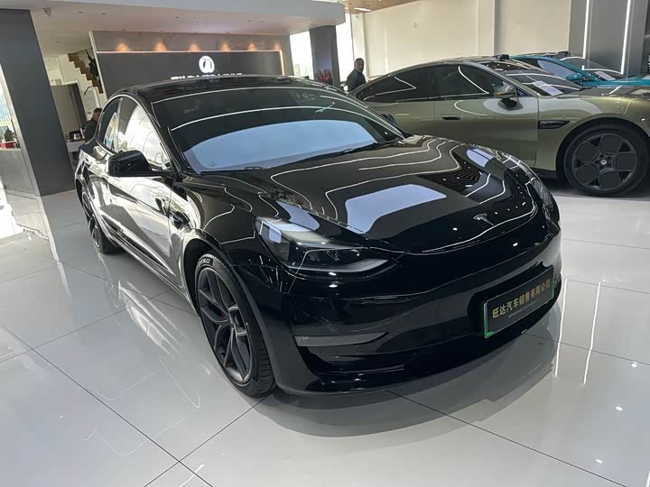 Фото 3 - Tesla Model 3