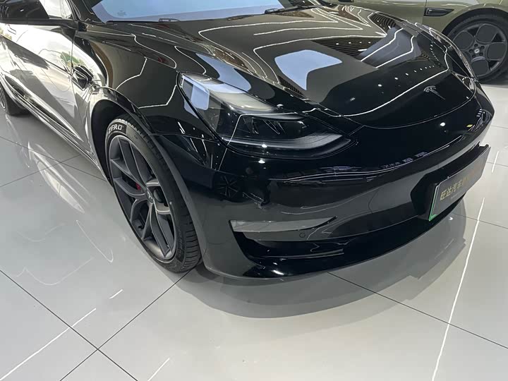 Фото 4 - Tesla Model 3