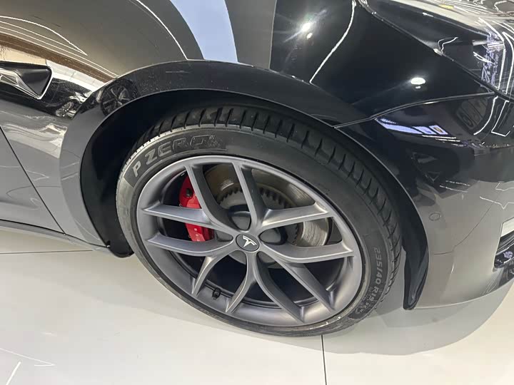 Фото 6 - Tesla Model 3