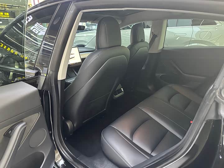 Фото 9 - Tesla Model 3