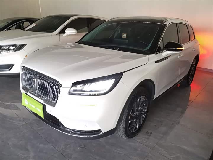 Фото 1 - Lincoln Corsair