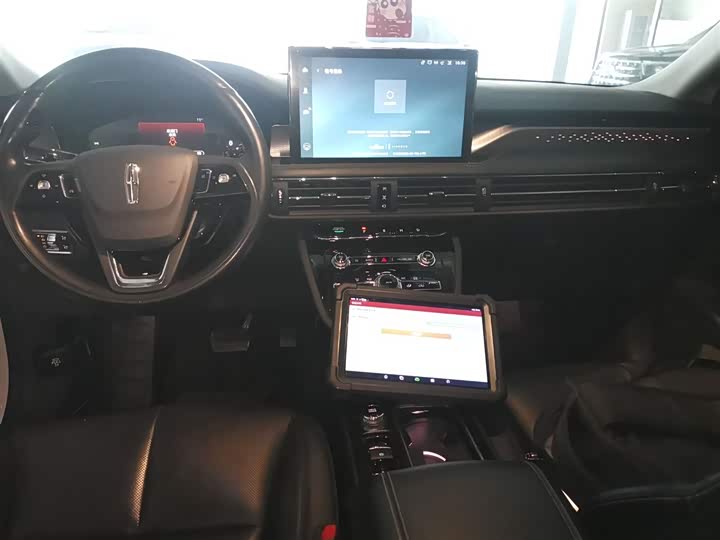 Фото 10 - Lincoln Corsair