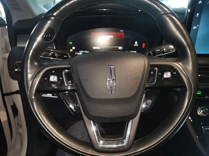 Фото 11 - Lincoln Corsair