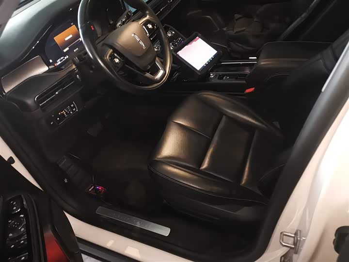 Фото 15 - Lincoln Corsair