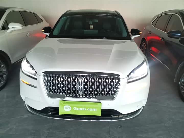 Фото 3 - Lincoln Corsair