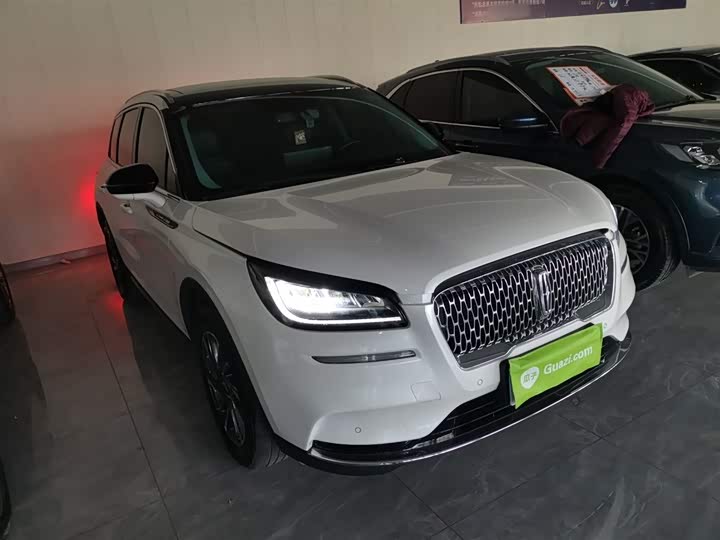 Фото 4 - Lincoln Corsair