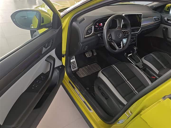 Фото 13 - Volkswagen T-Roc