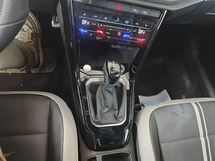 Фото 6 - Volkswagen T-Roc