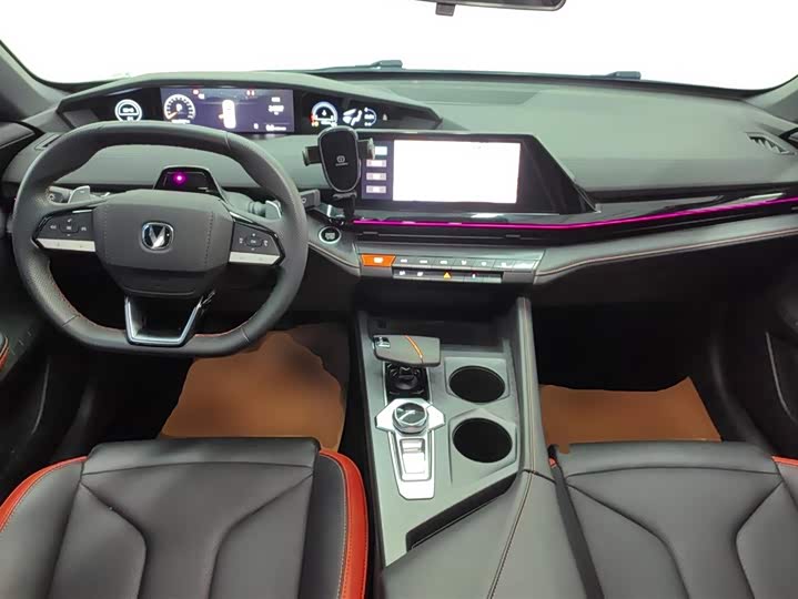 Фото 10 - Changan UNI-V