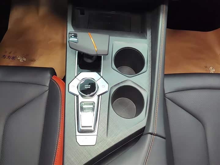 Фото 15 - Changan UNI-V