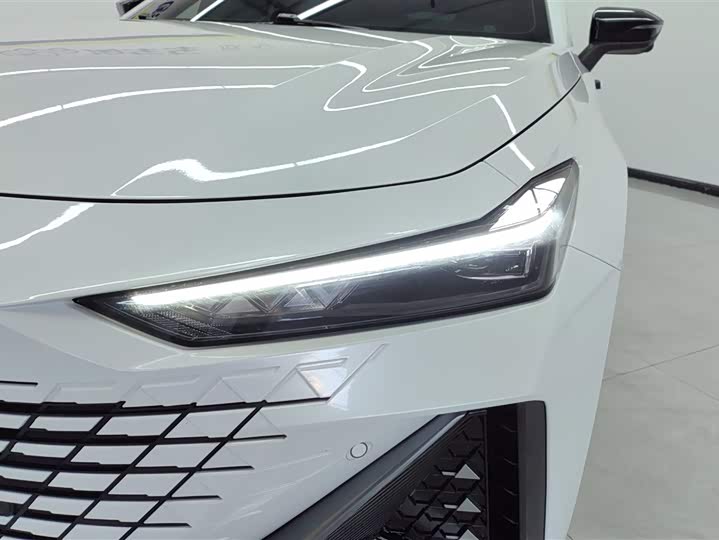 Фото 5 - Changan UNI-V