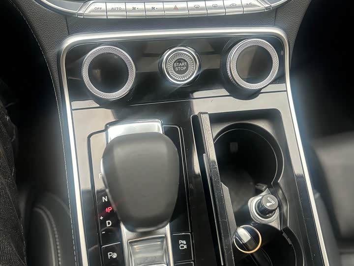 Фото 10 - Hongqi H9