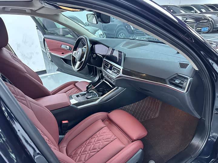 Фото 17 - BMW 3 Series