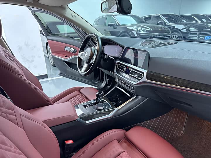 Фото 18 - BMW 3 Series