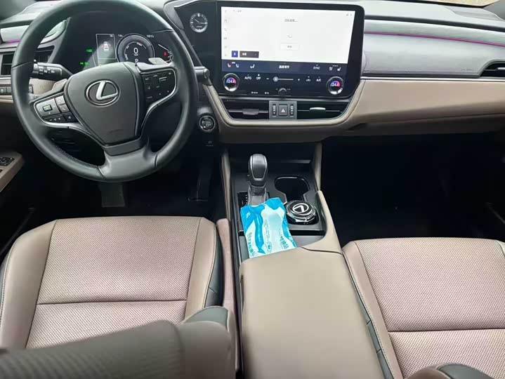 Фото 2 - Lexus ES