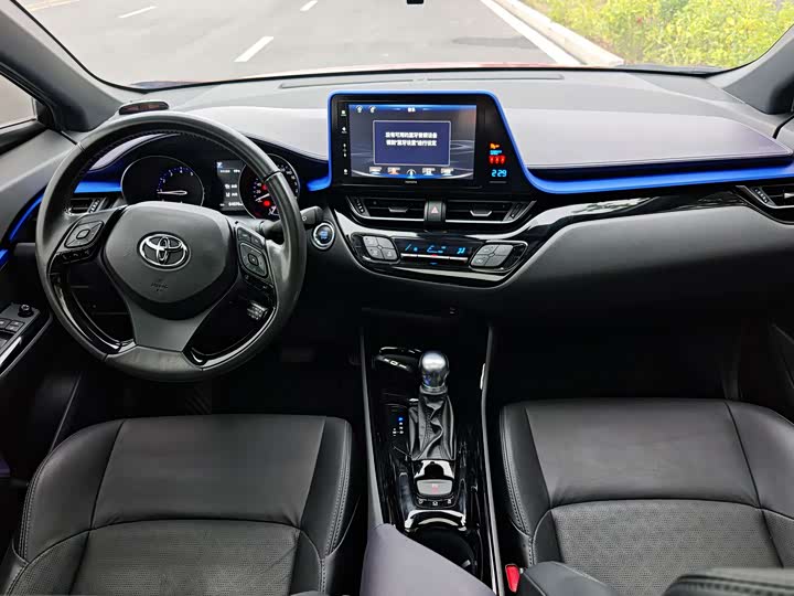 Фото 9 - Toyota Izoa