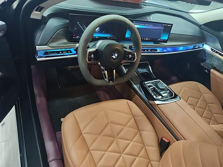 Фото 10 - BMW 7 Series